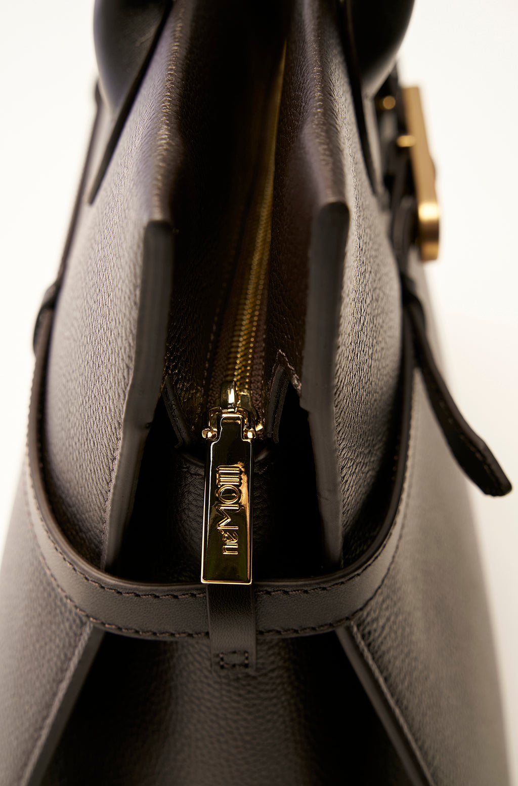 Tote bag in leather with Safty Pin/Belt detail